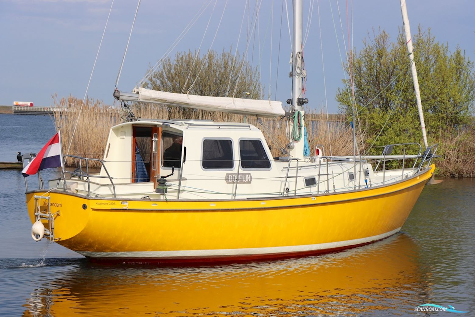 Koopmans 33 Deck Salon