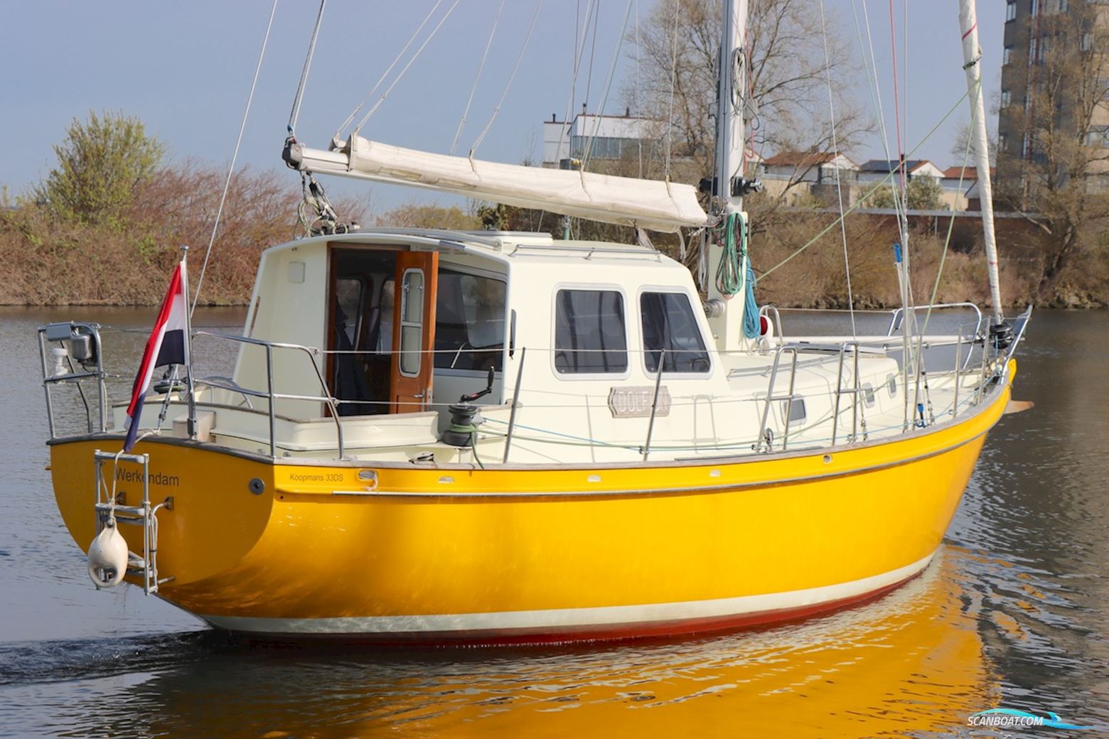 Koopmans 33 Deck Salon