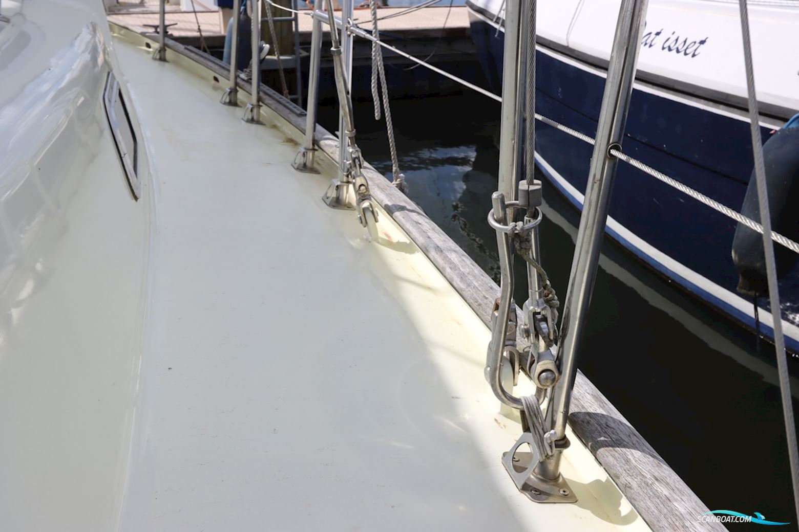 Koopmans 33 Deck Salon