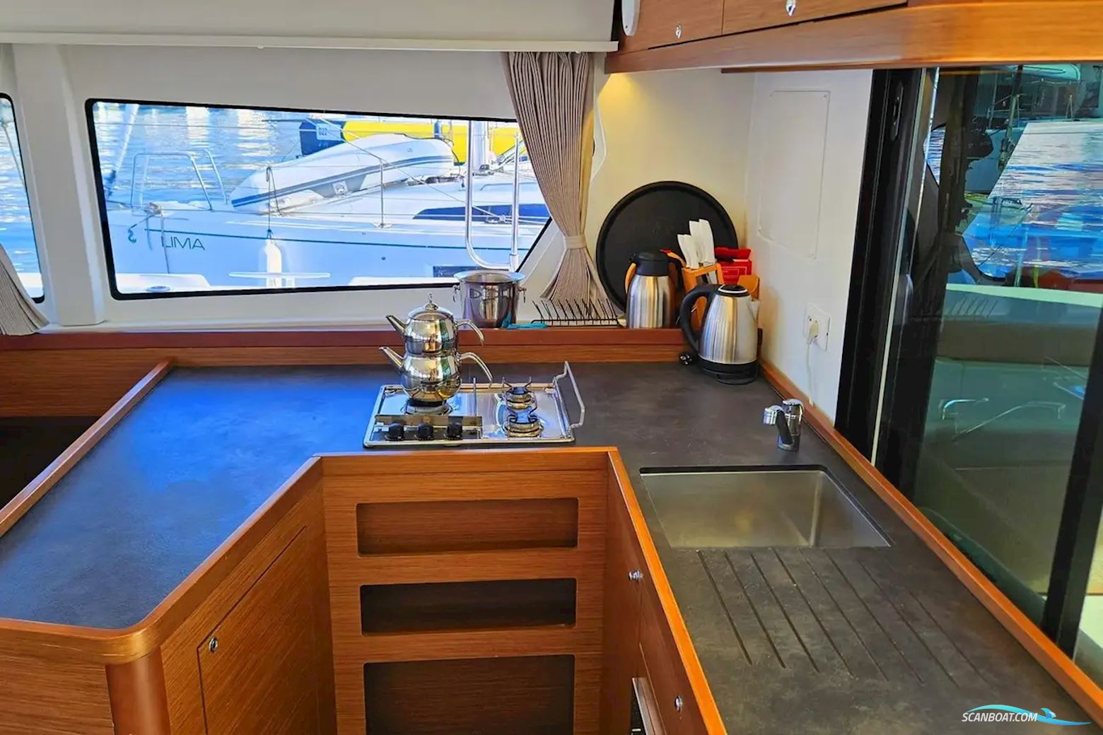 Lagoon 42