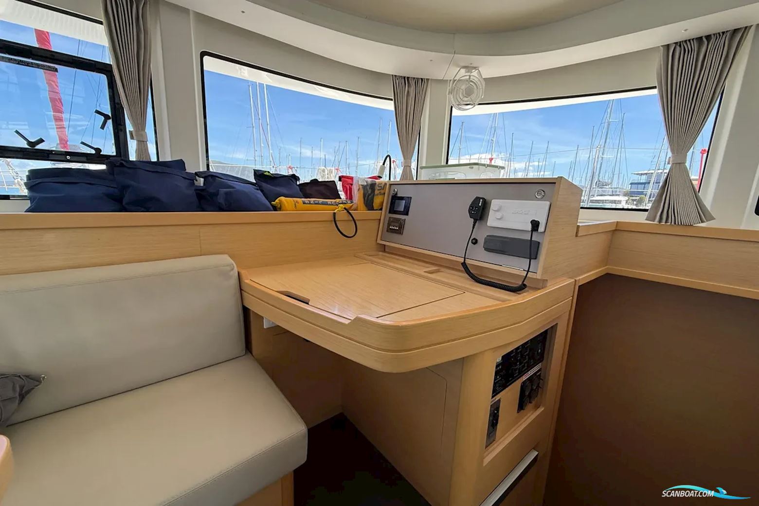 Lagoon 42