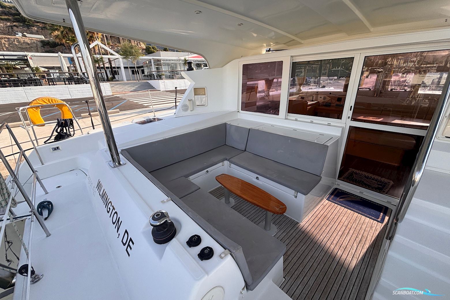 Lagoon 421