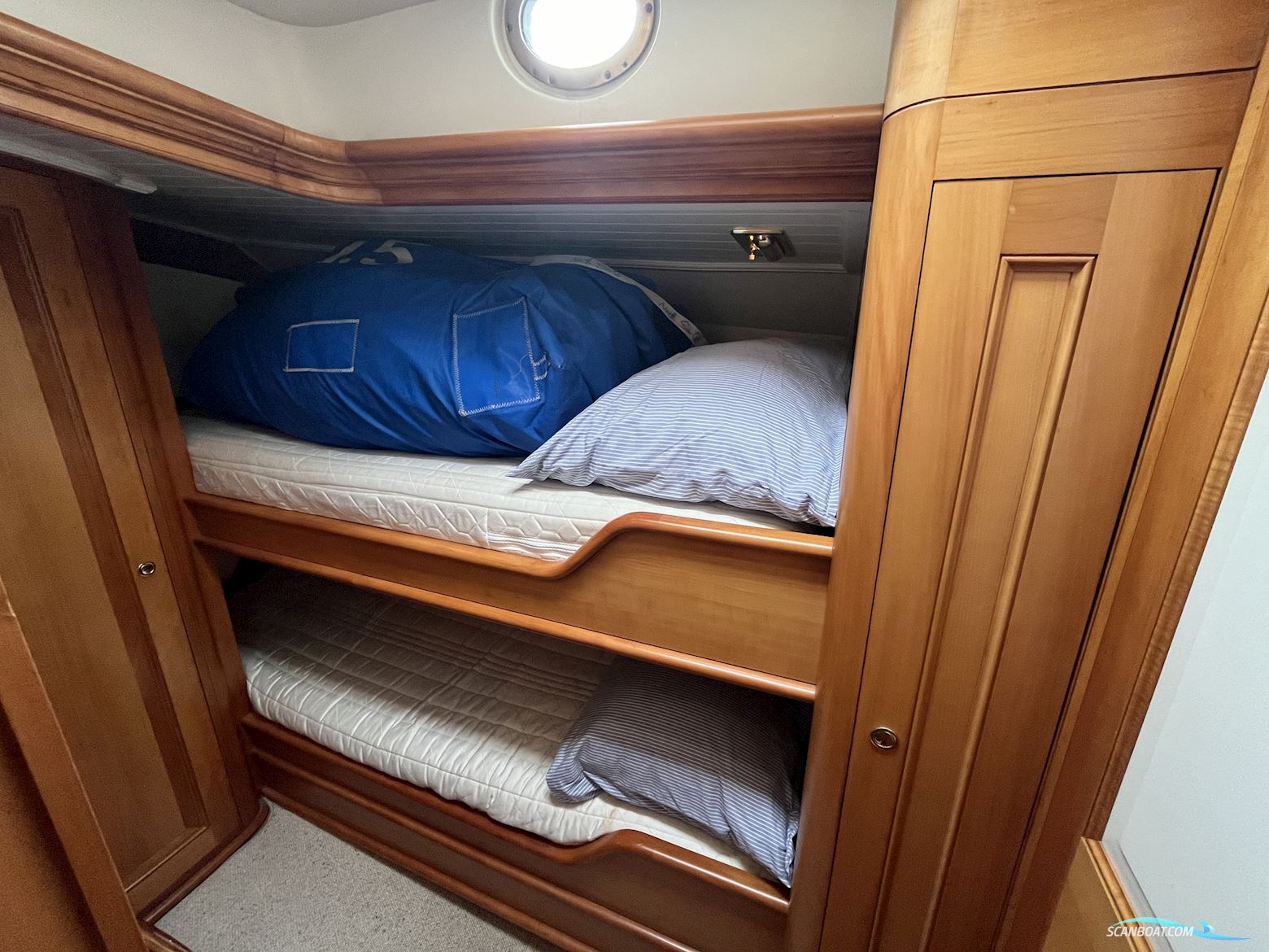 Lemsteraak Gouden Leeuw - Roefaak Hoek Design