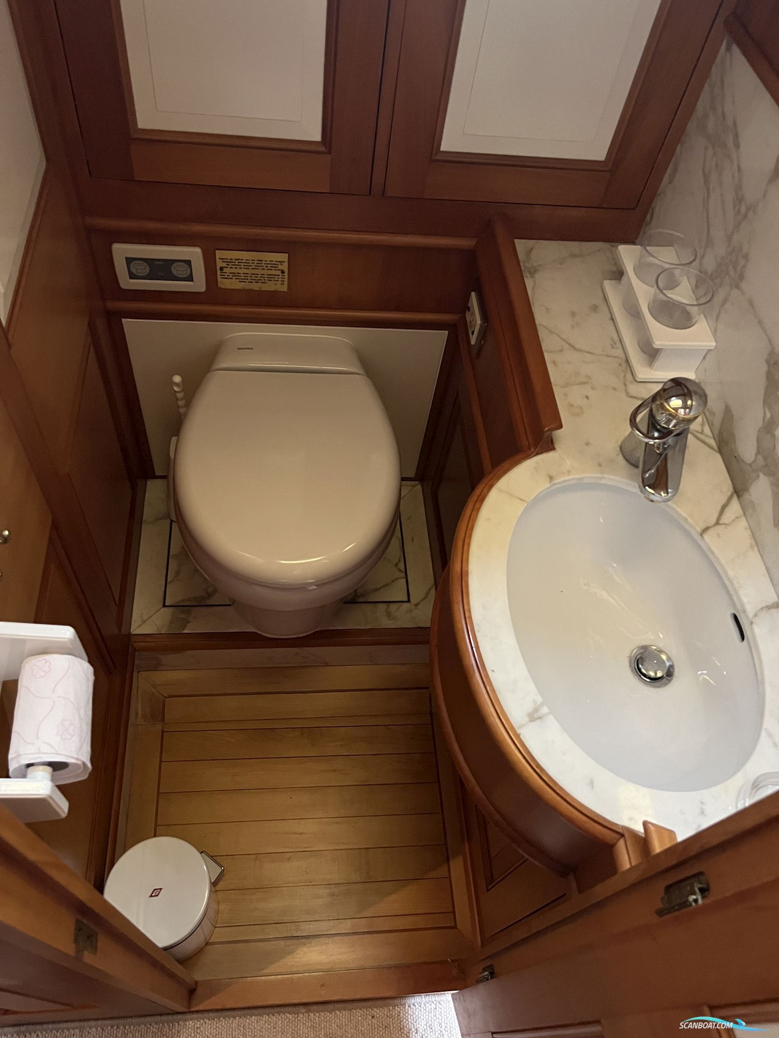 Lemsteraak Gouden Leeuw - Roefaak Hoek Design