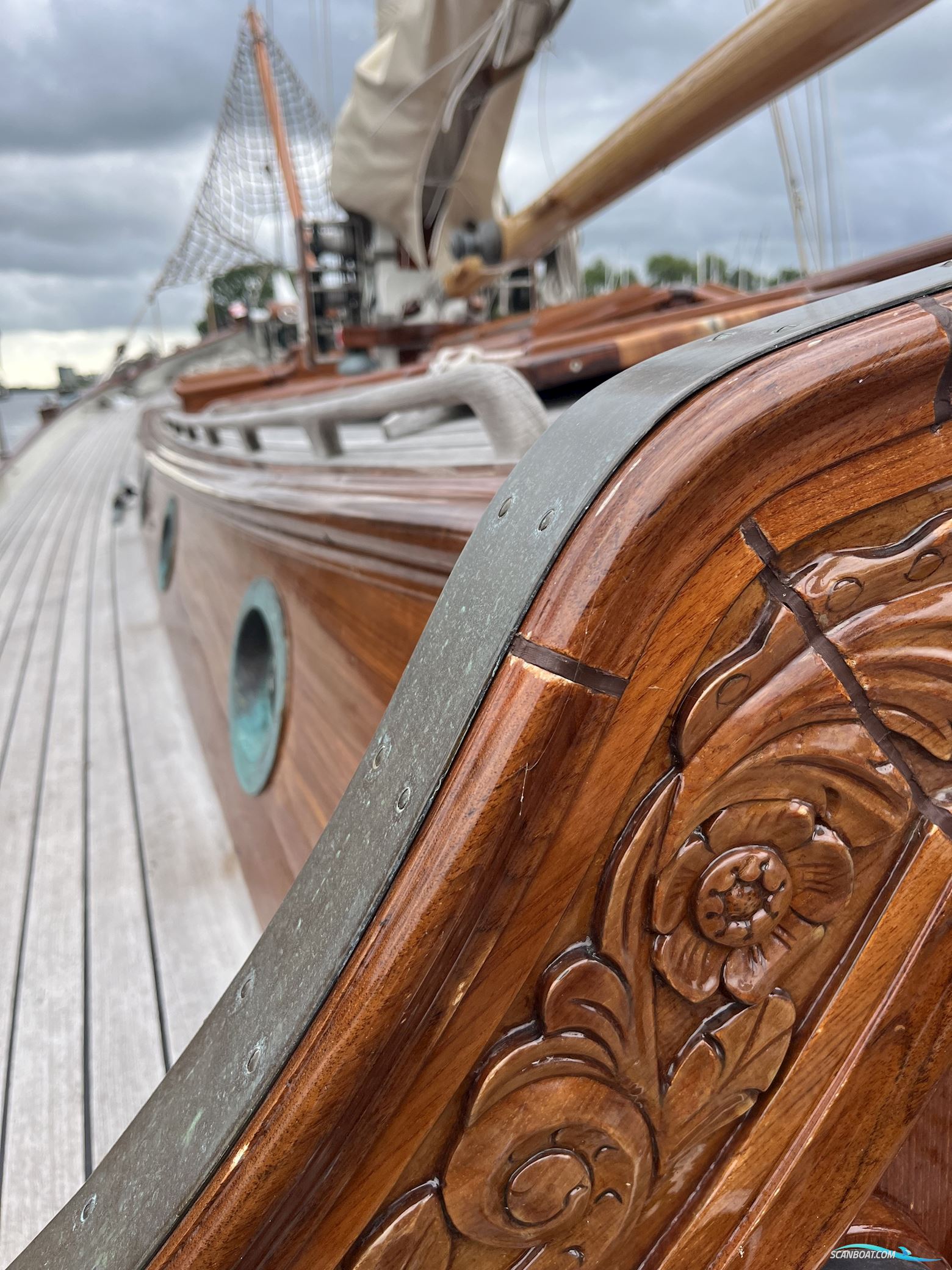 Lemsteraak Gouden Leeuw - Roefaak Hoek Design