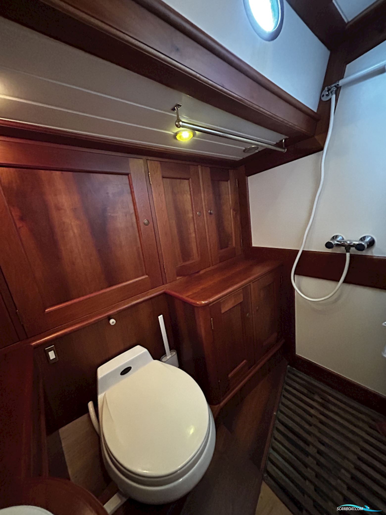 Lemsteraak Witte Eend - Roefuitvoering Hoek Design