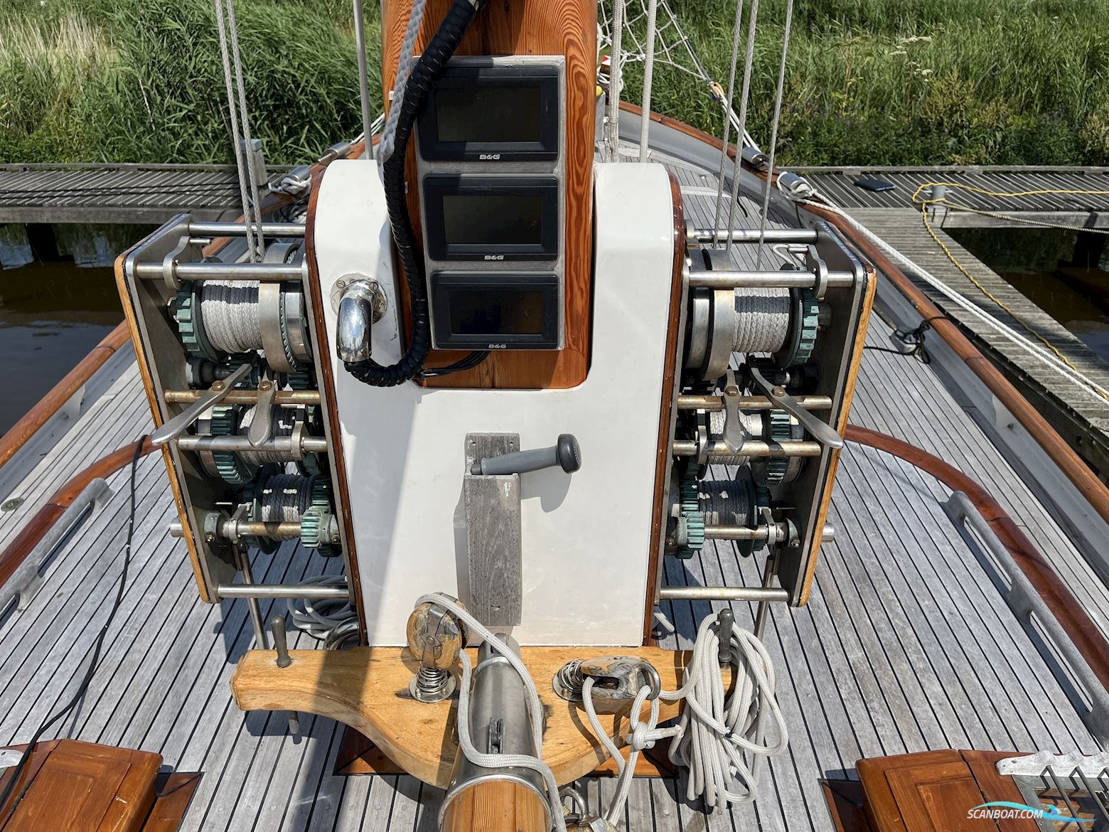 Lemsteraak Zilveren Zwaan - Hoek Design Roefuitvoering