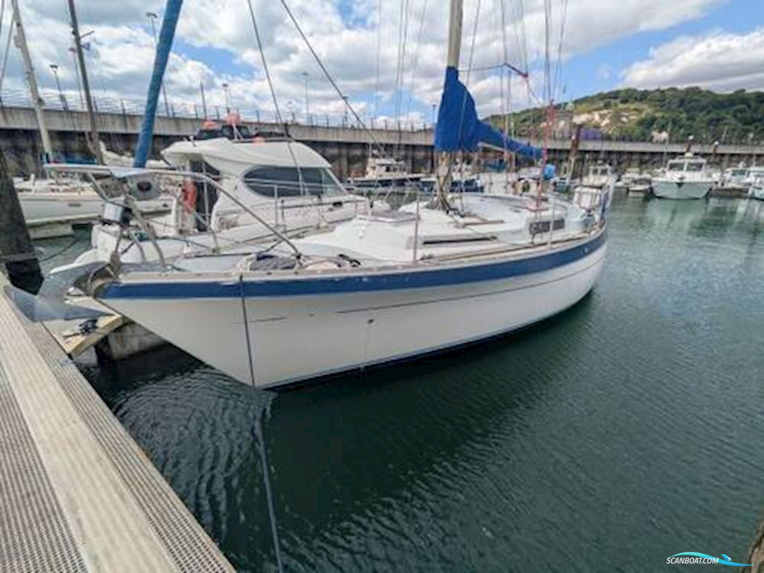 Moody 33 MK I Centre Cockpit