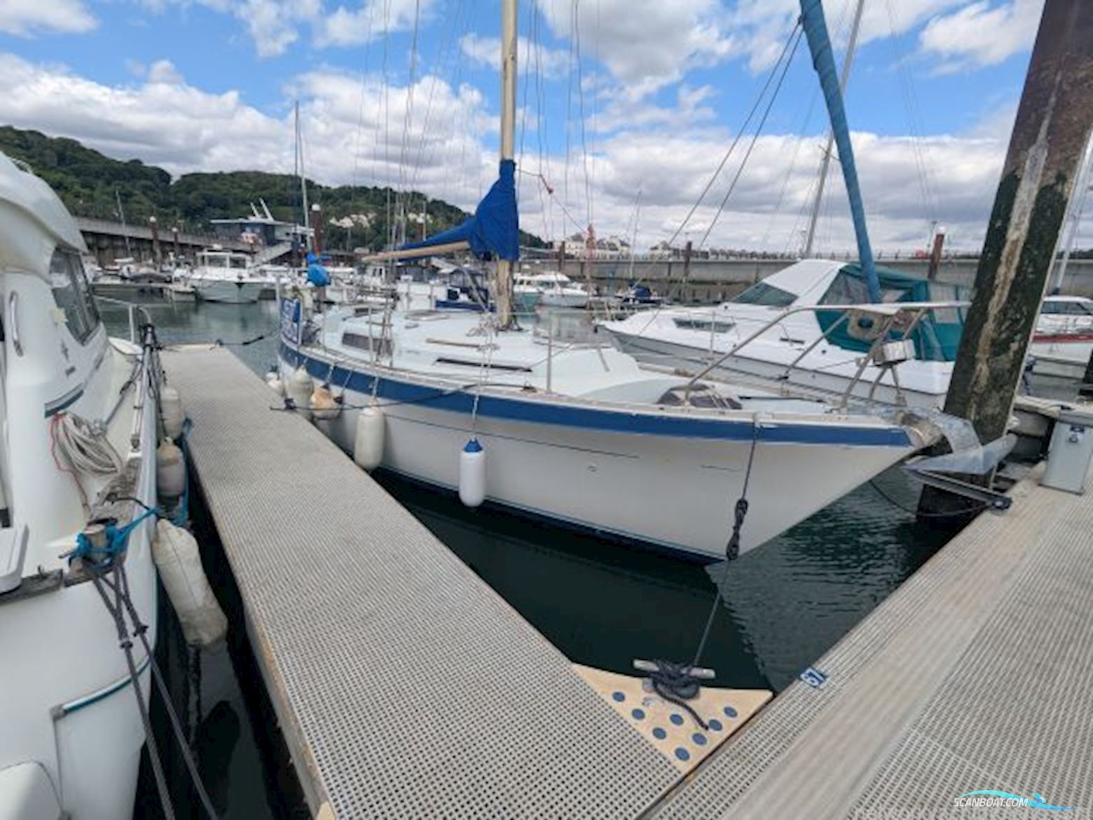 Moody 33 MK I Centre Cockpit