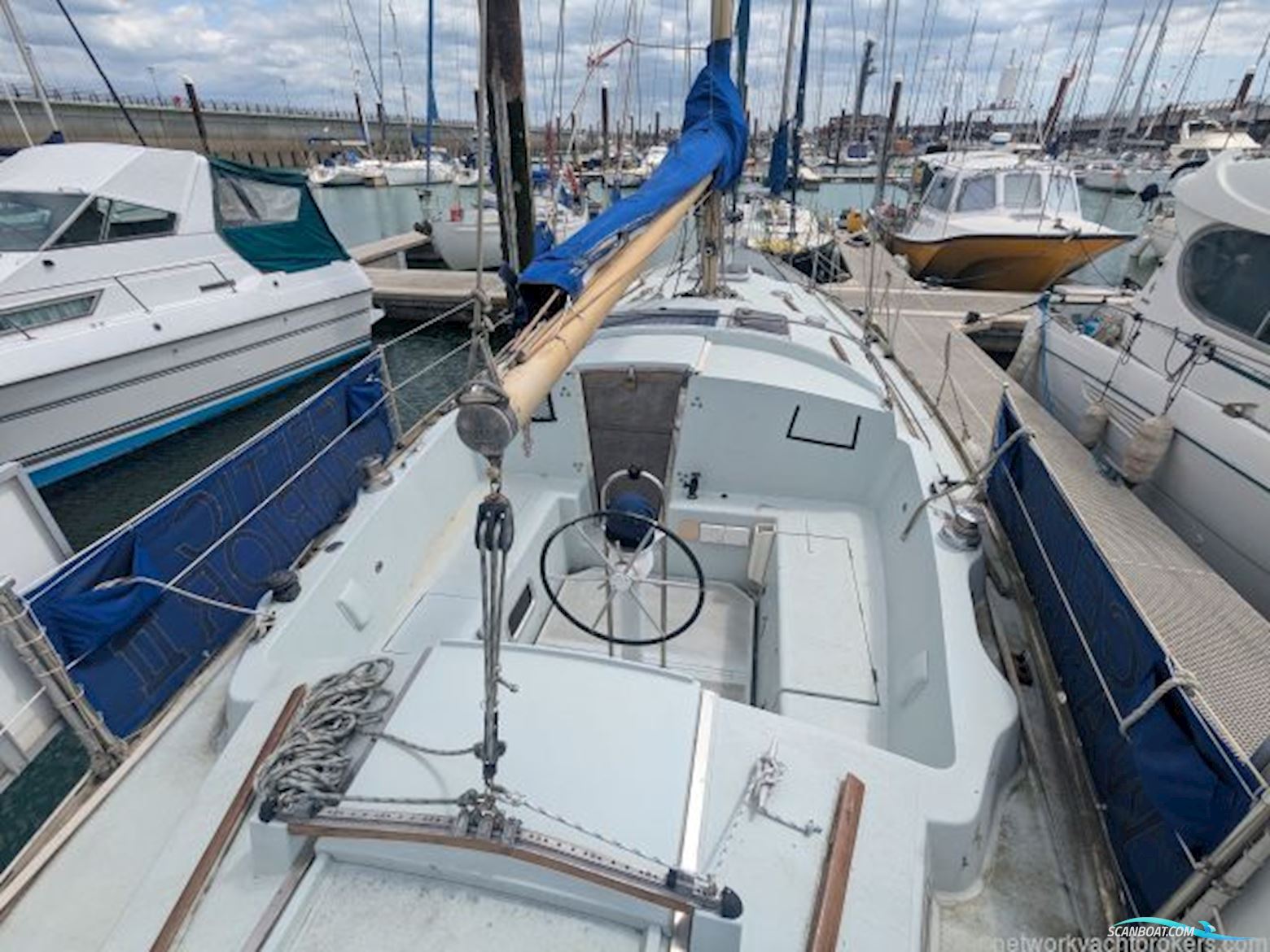 Moody 33 MK I Centre Cockpit
