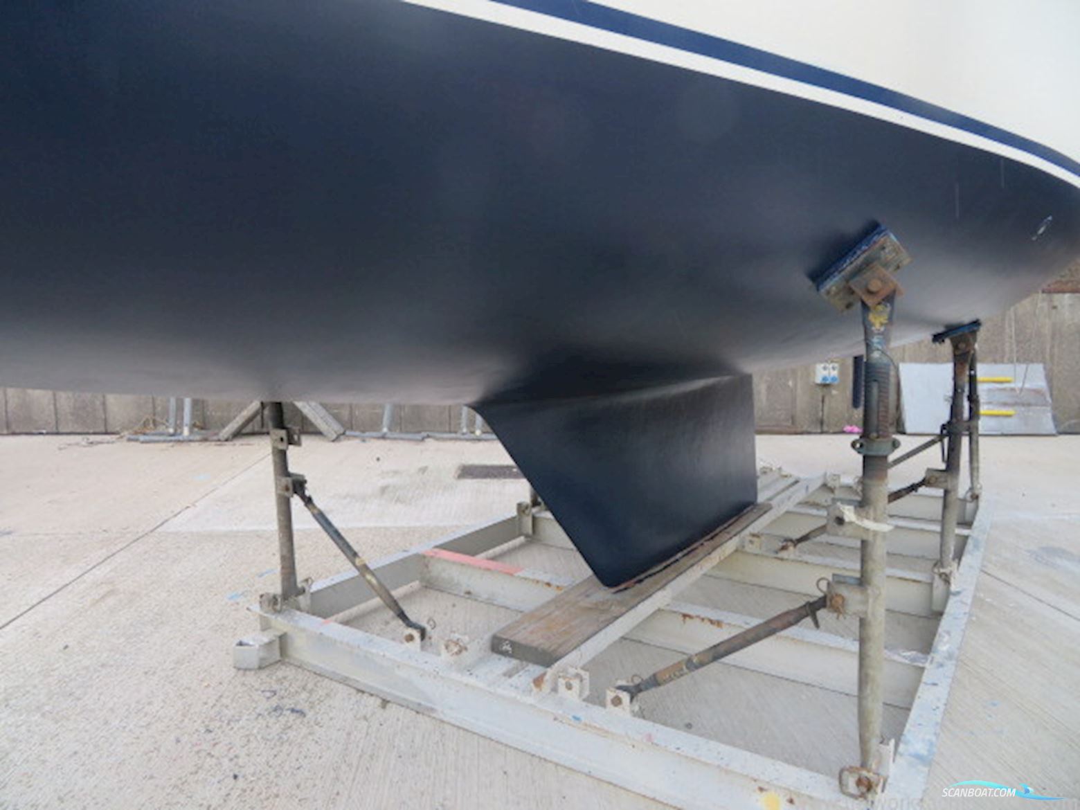 Moody 33 MK I Centre Cockpit