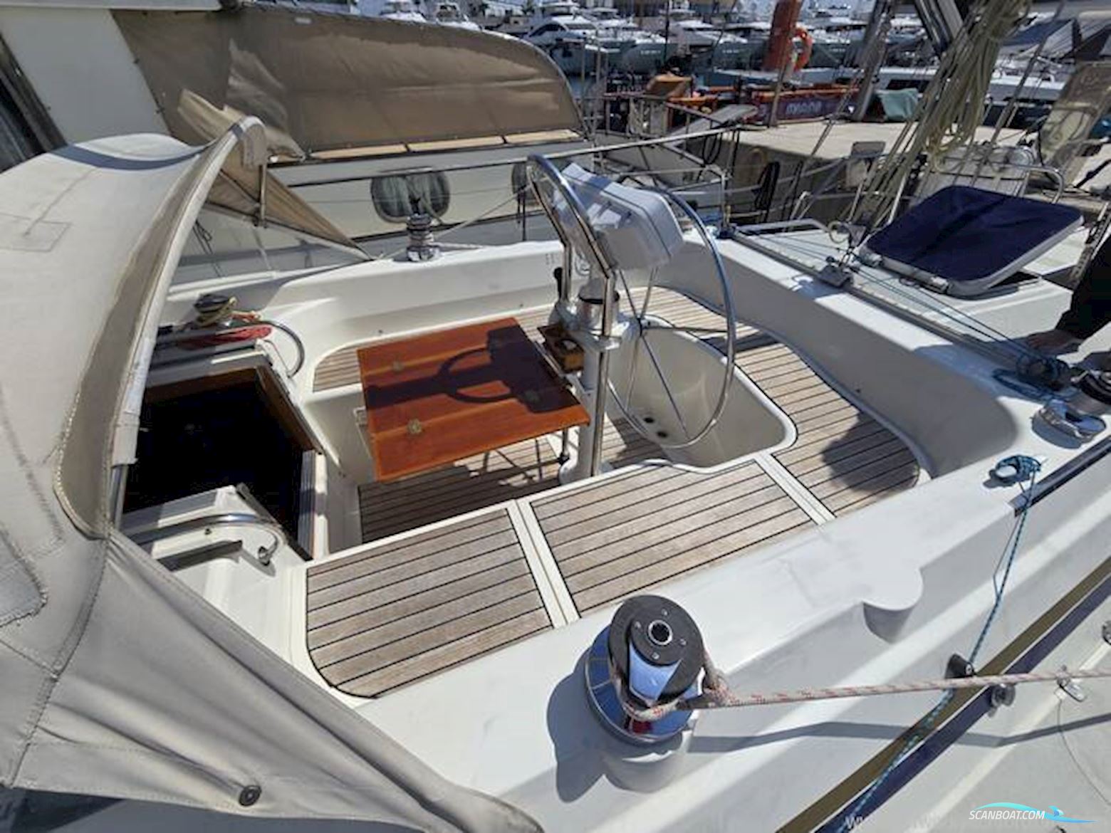 Moody 376 Centre Cockpit