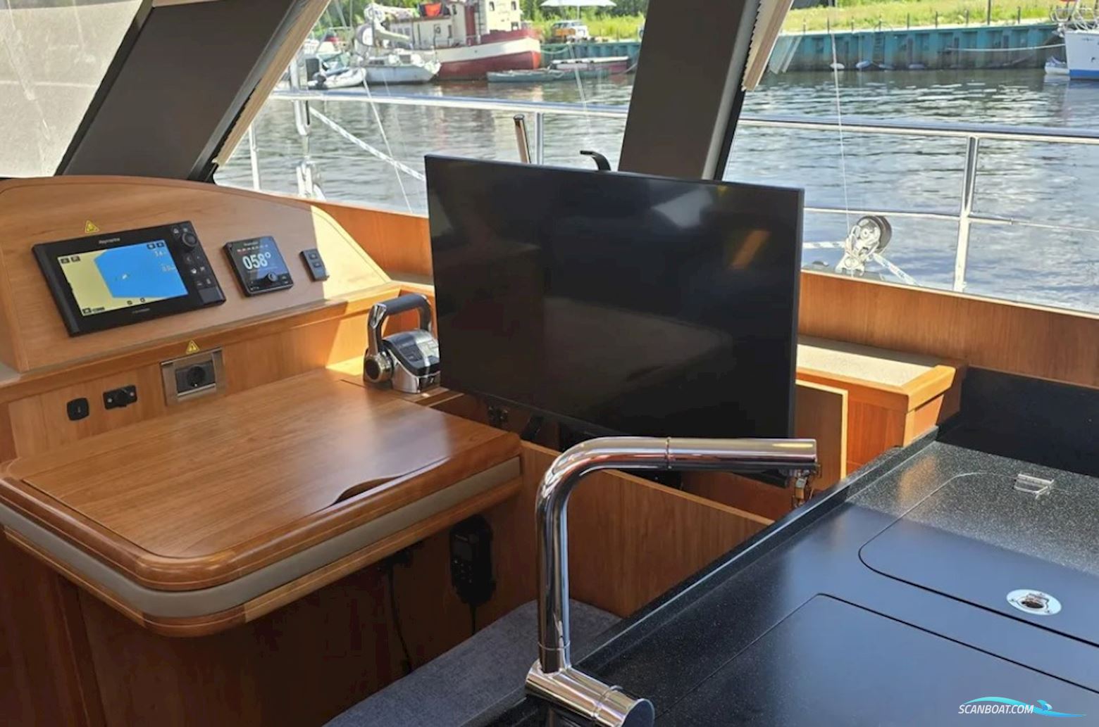 Moody 54 DS - Decksaloon