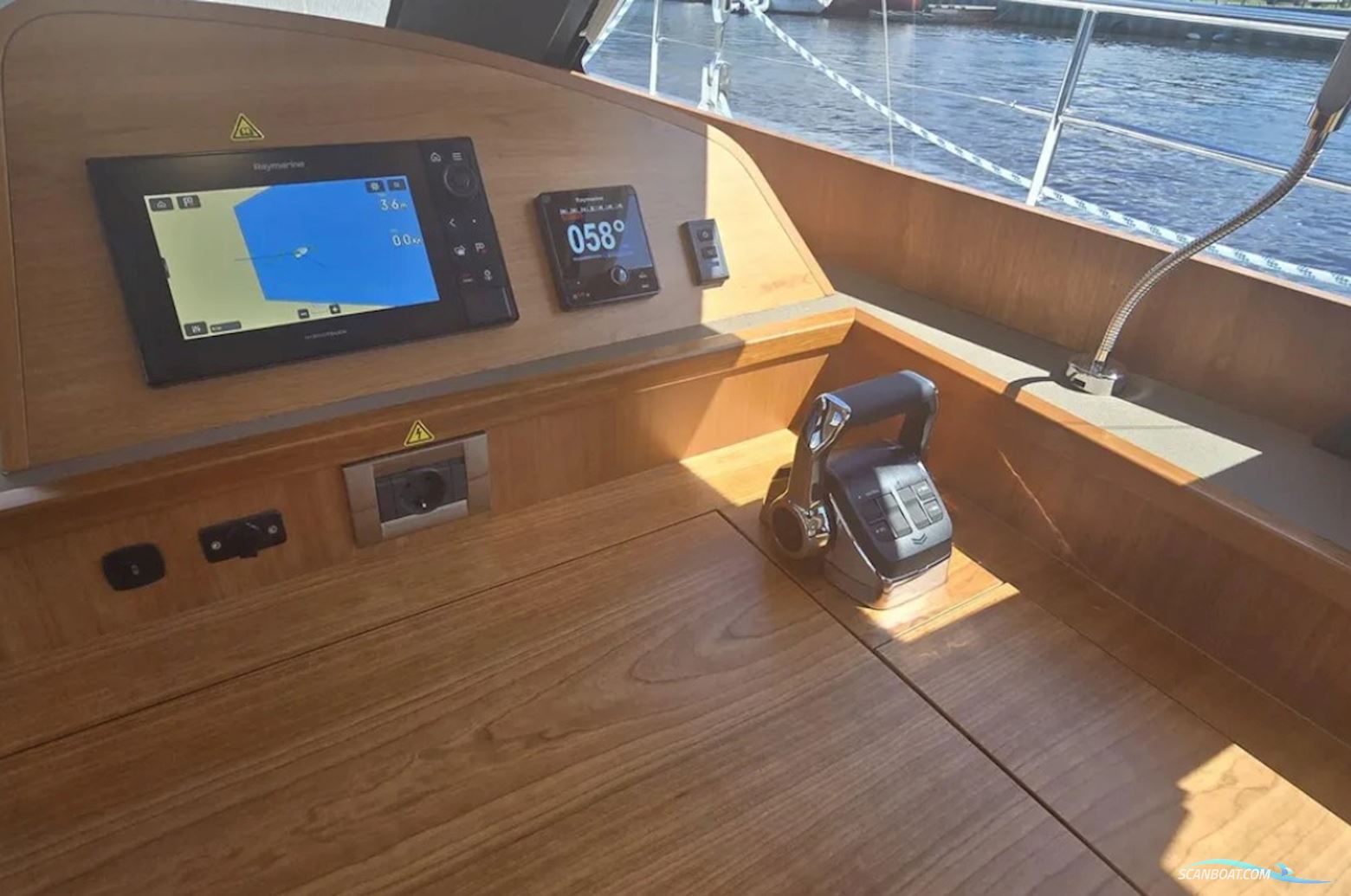 Moody 54 DS - Decksaloon