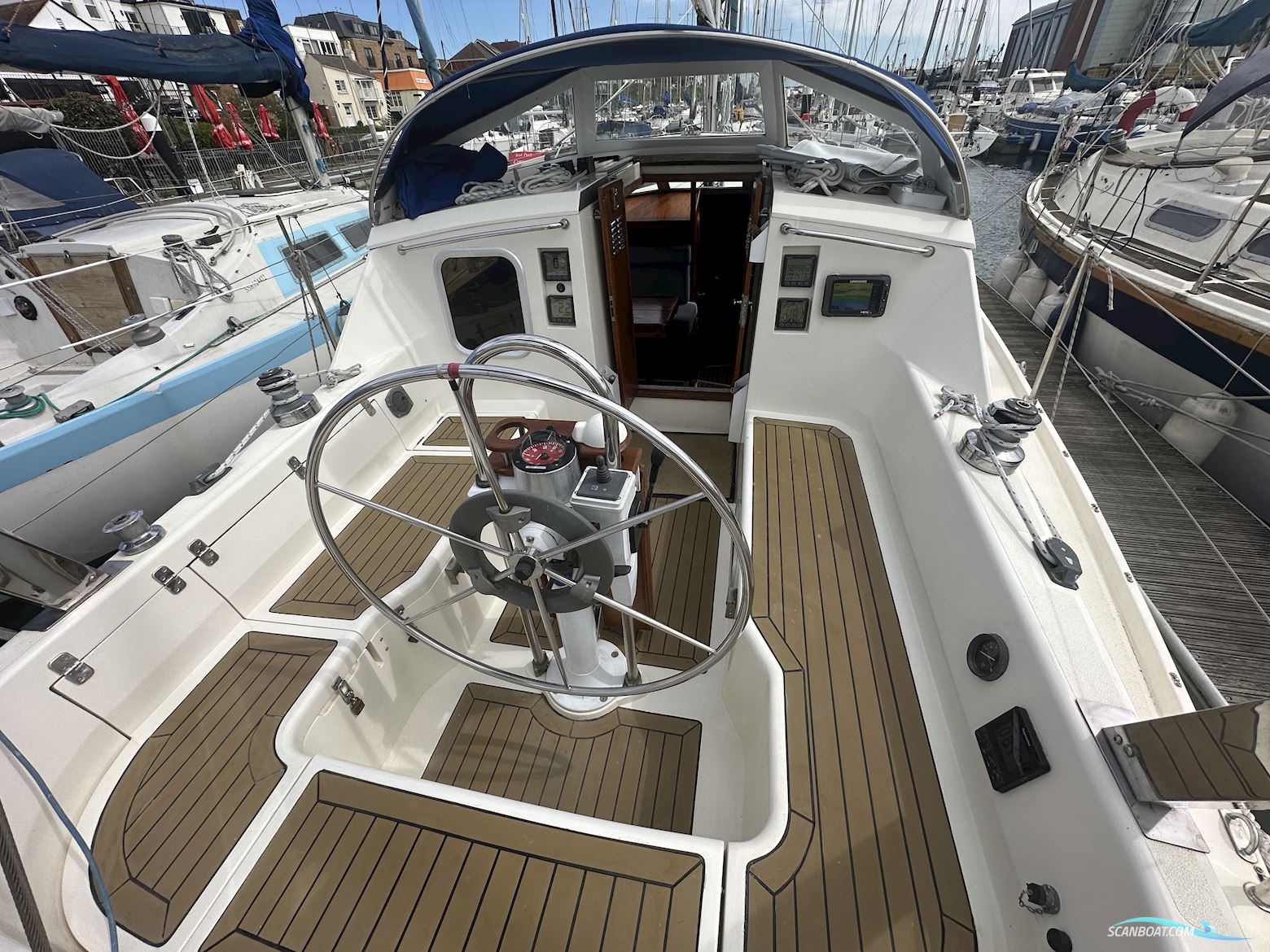 Moody Eclipse 33