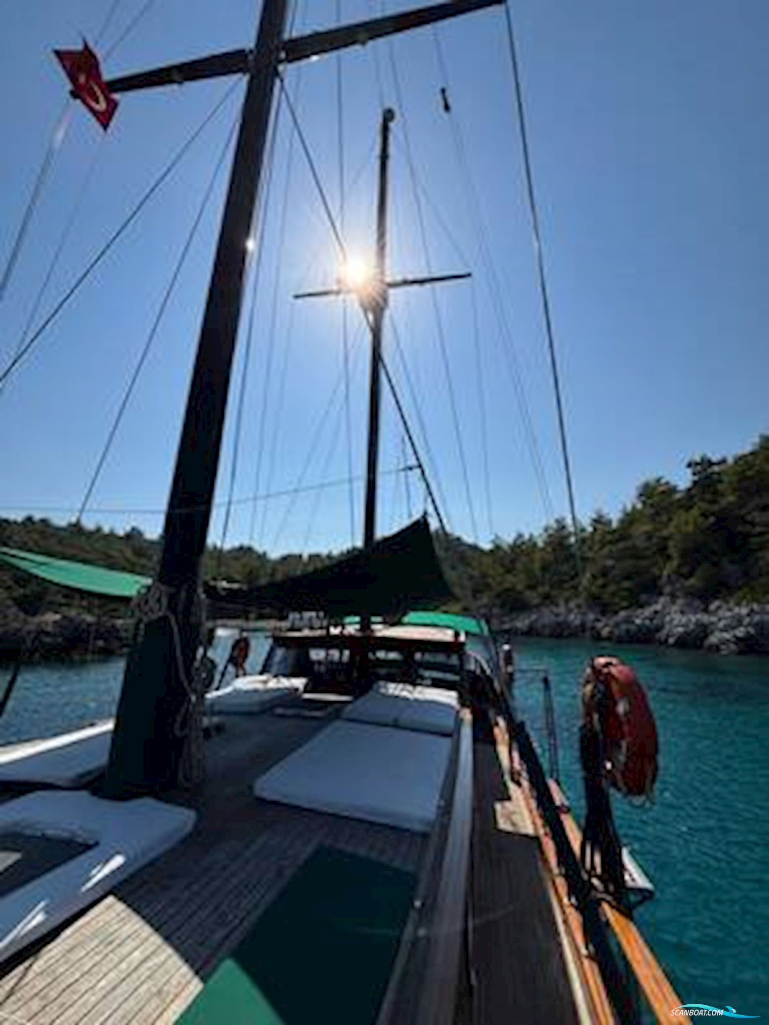 Motor Sailor / Goulet