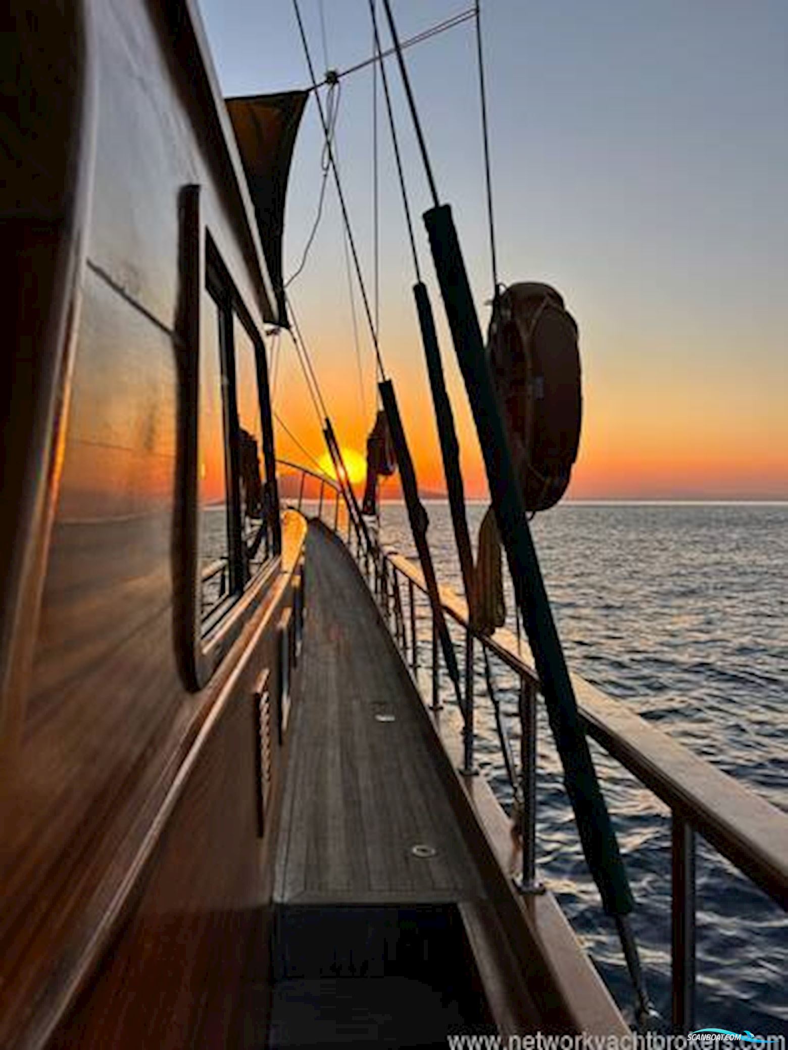 Motor Sailor / Goulet