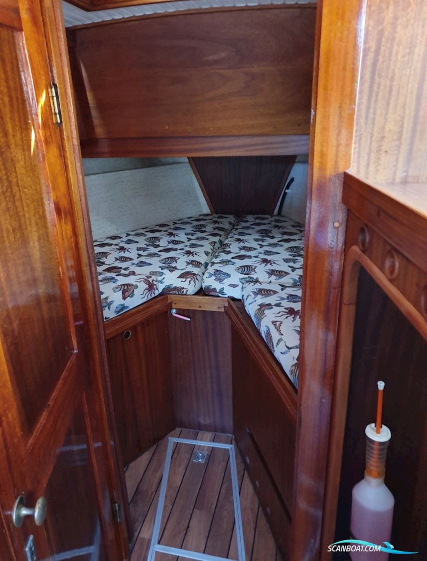 Nauticat 33