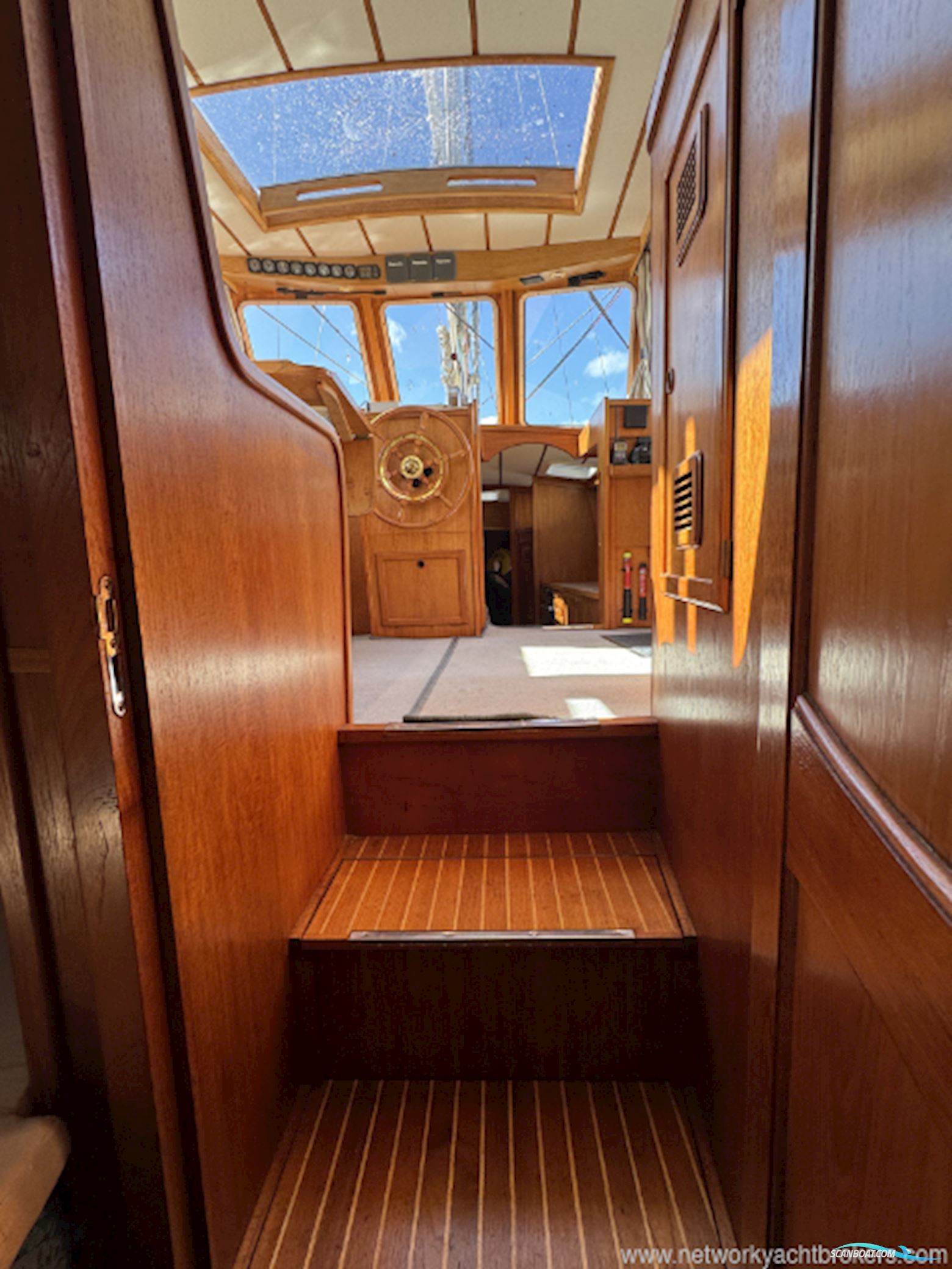 Nauticat 33