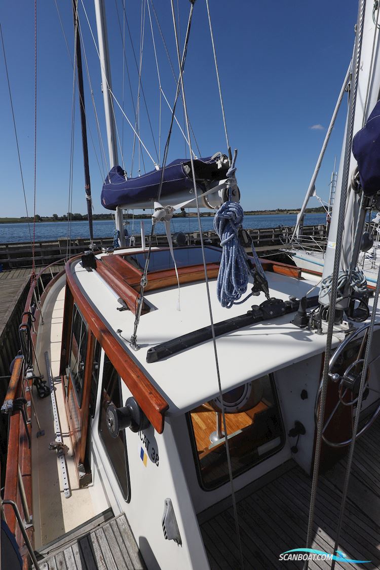Nauticat 38