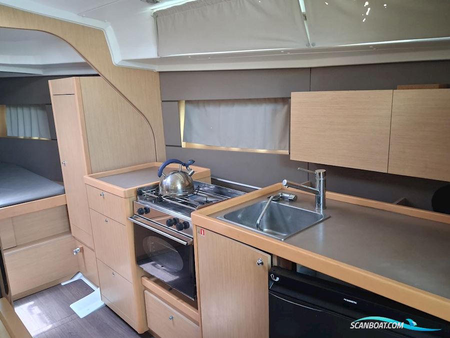 Oceanis 38
