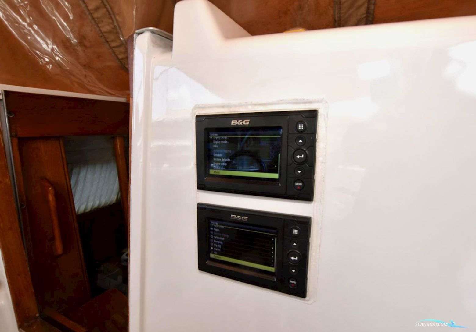 Oyster 80 Deck Saloon