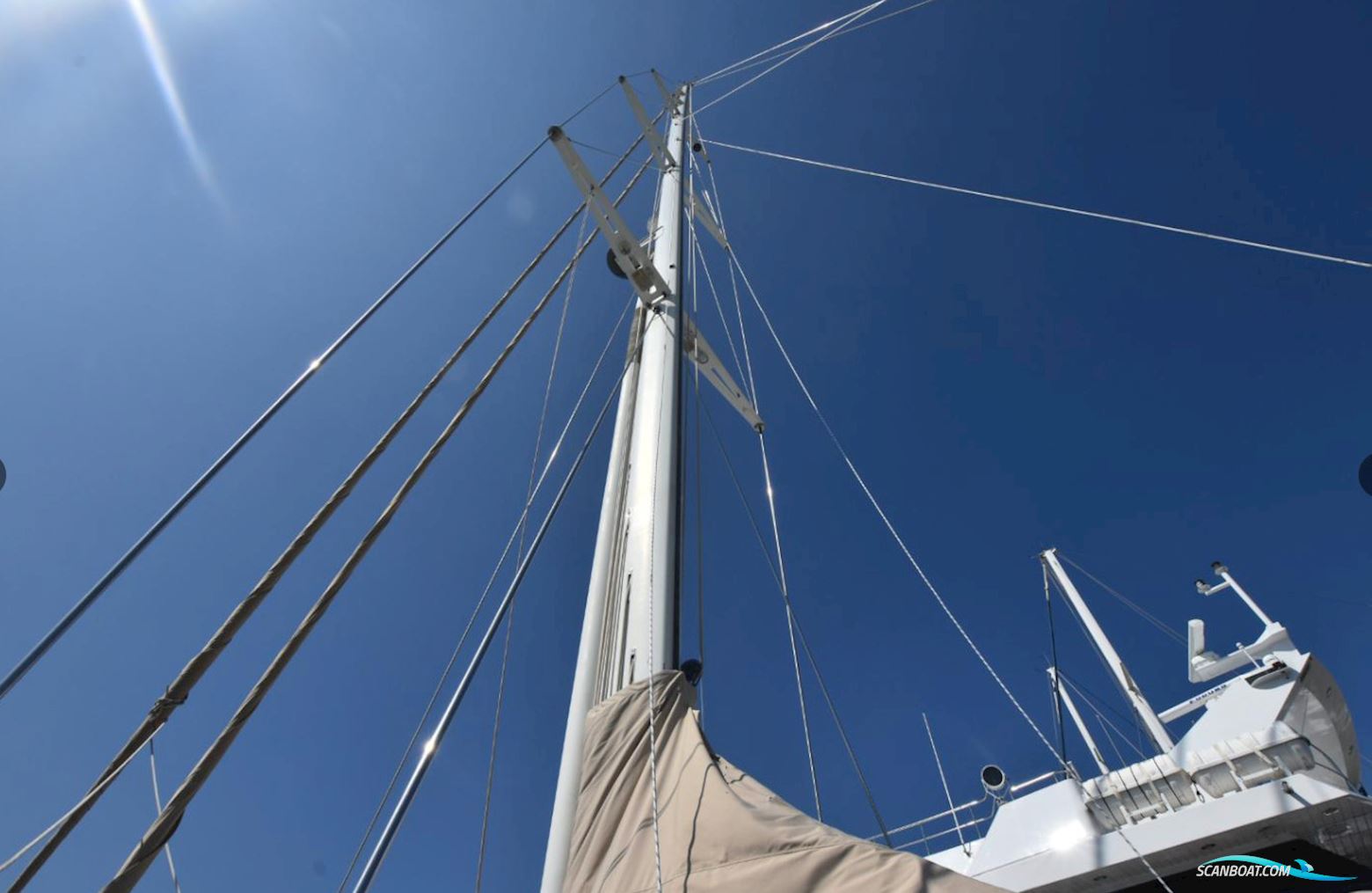 Oyster 80 Deck Saloon