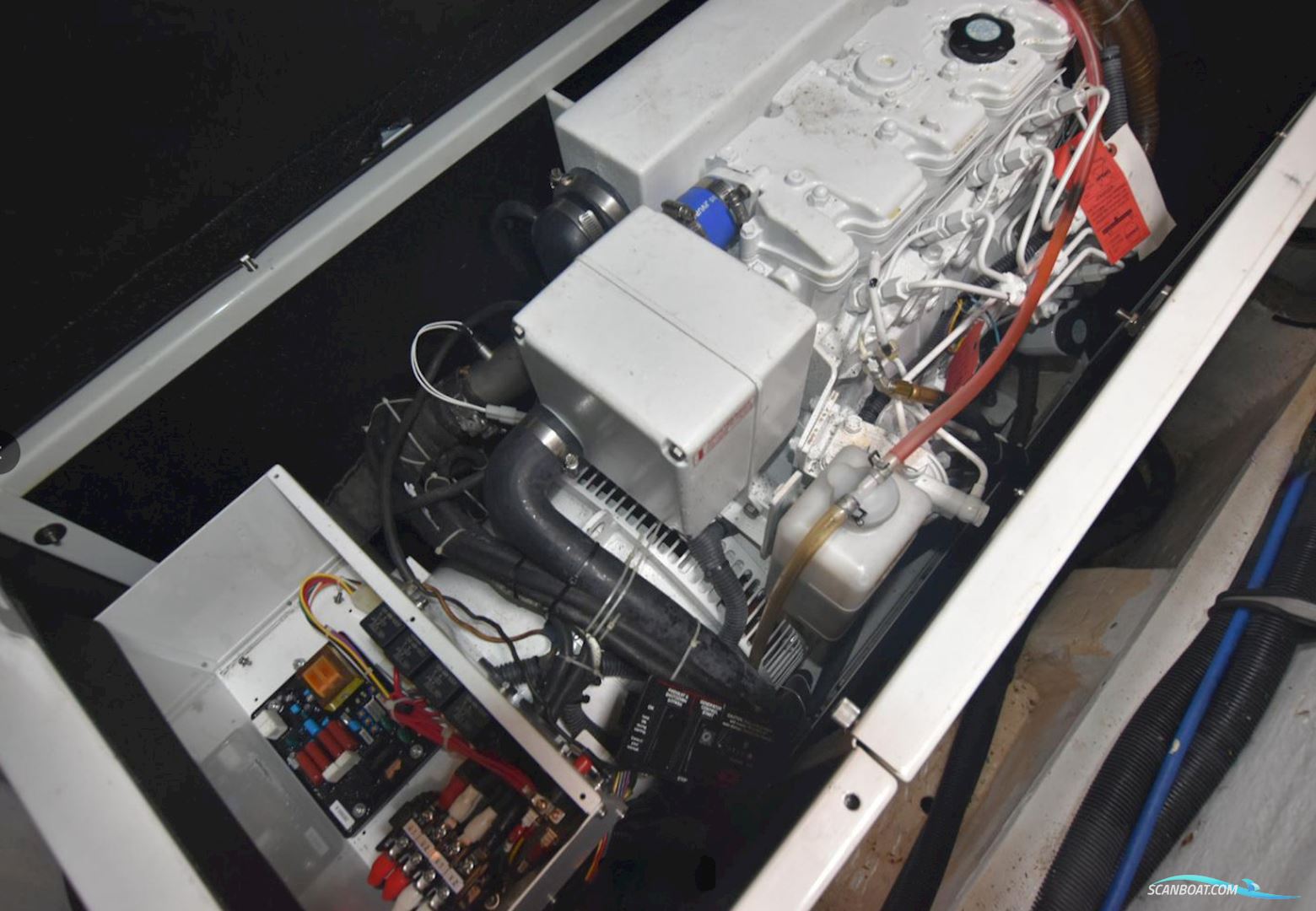 Oyster 80 Deck Saloon