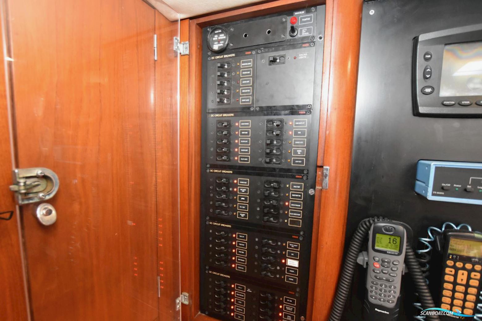 Oyster 80 Deck Saloon