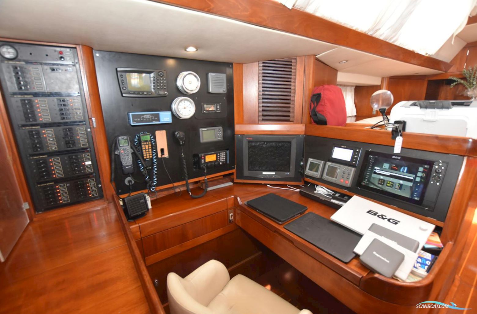 Oyster 80 Deck Saloon