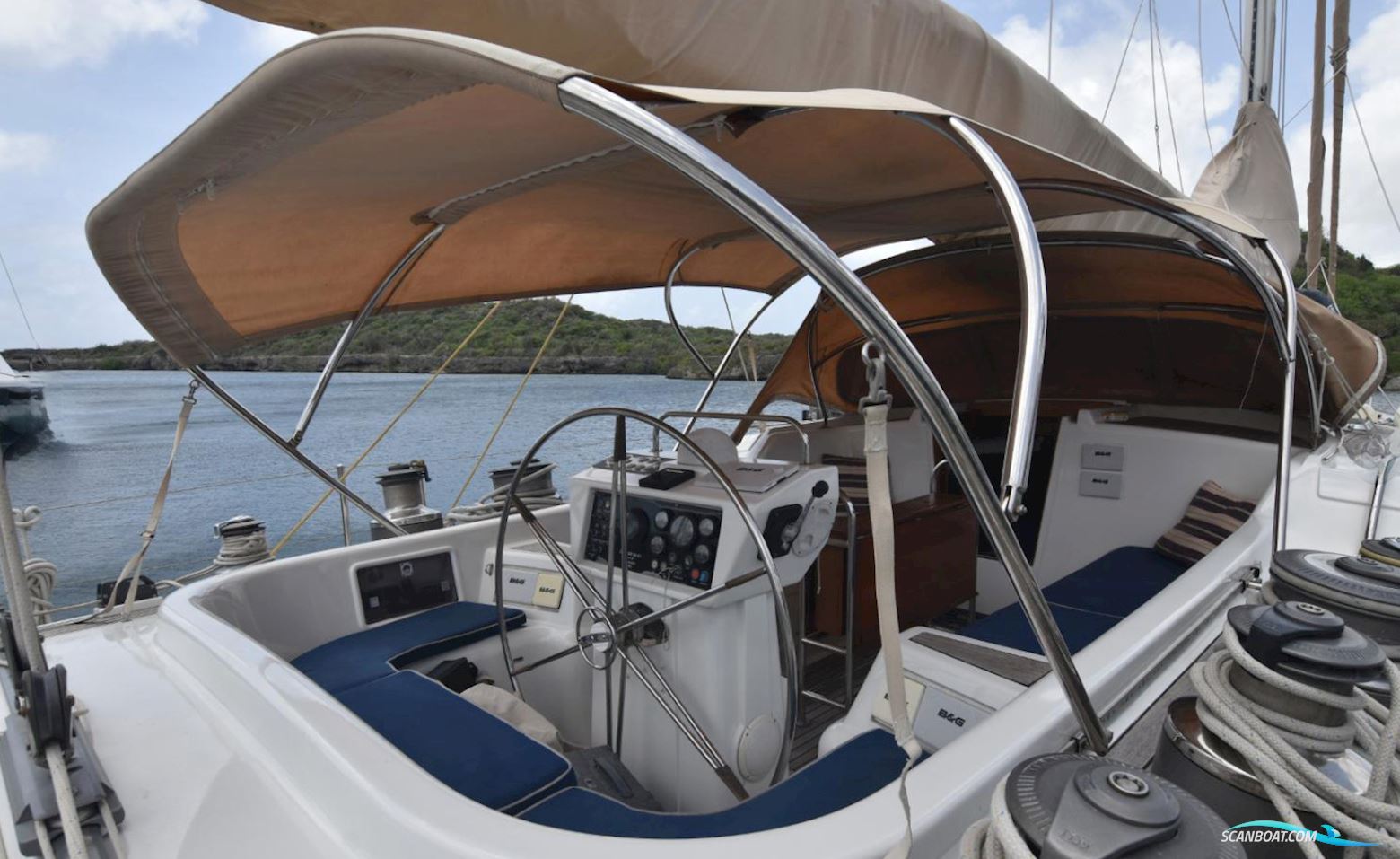 Oyster 80 Deck Saloon