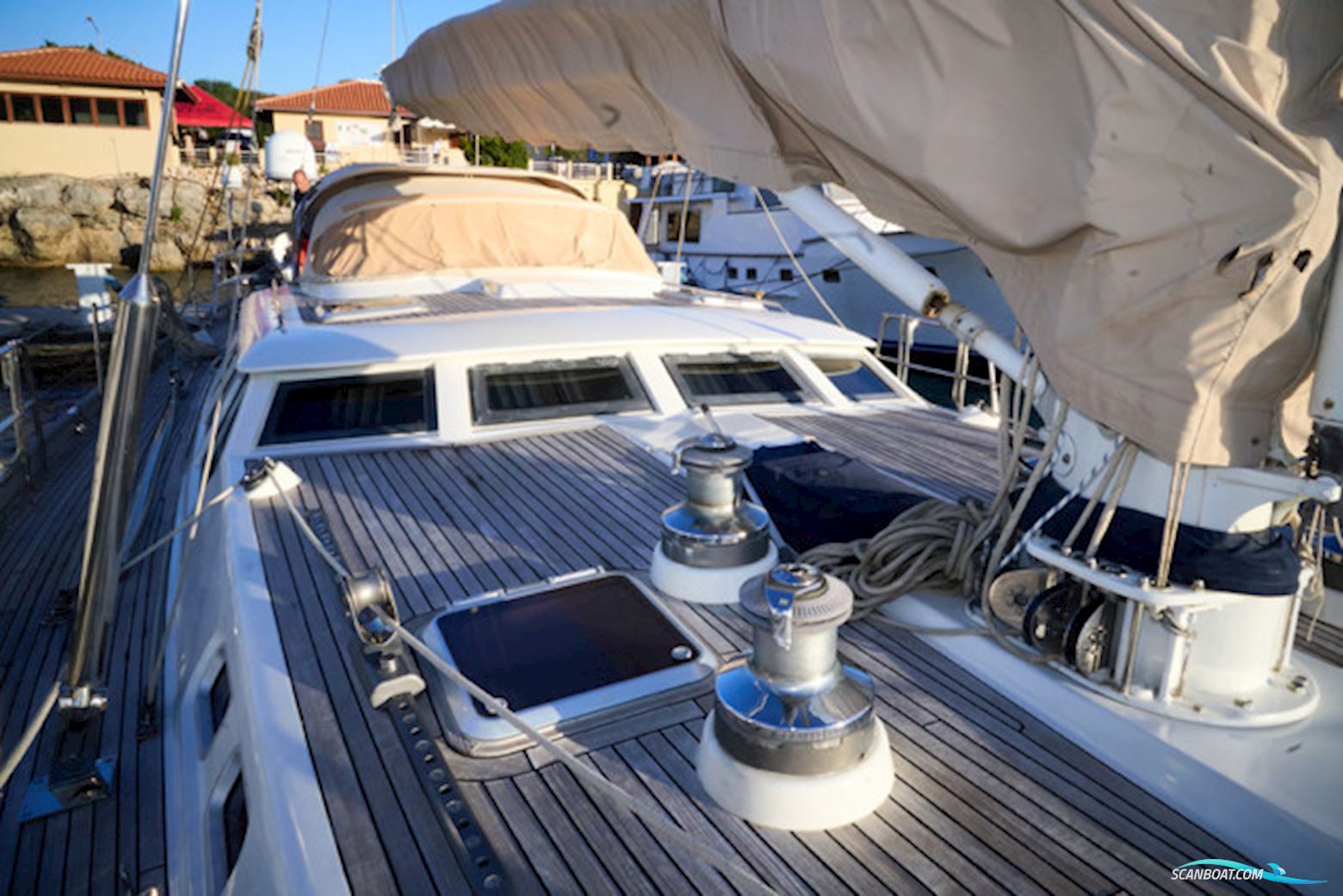 Oyster 80 Deck Saloon