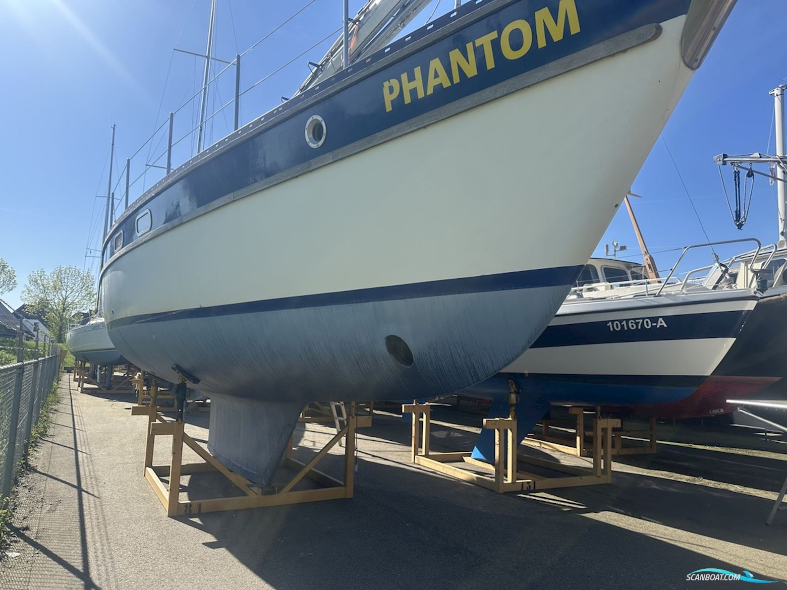 PHANTOM 38