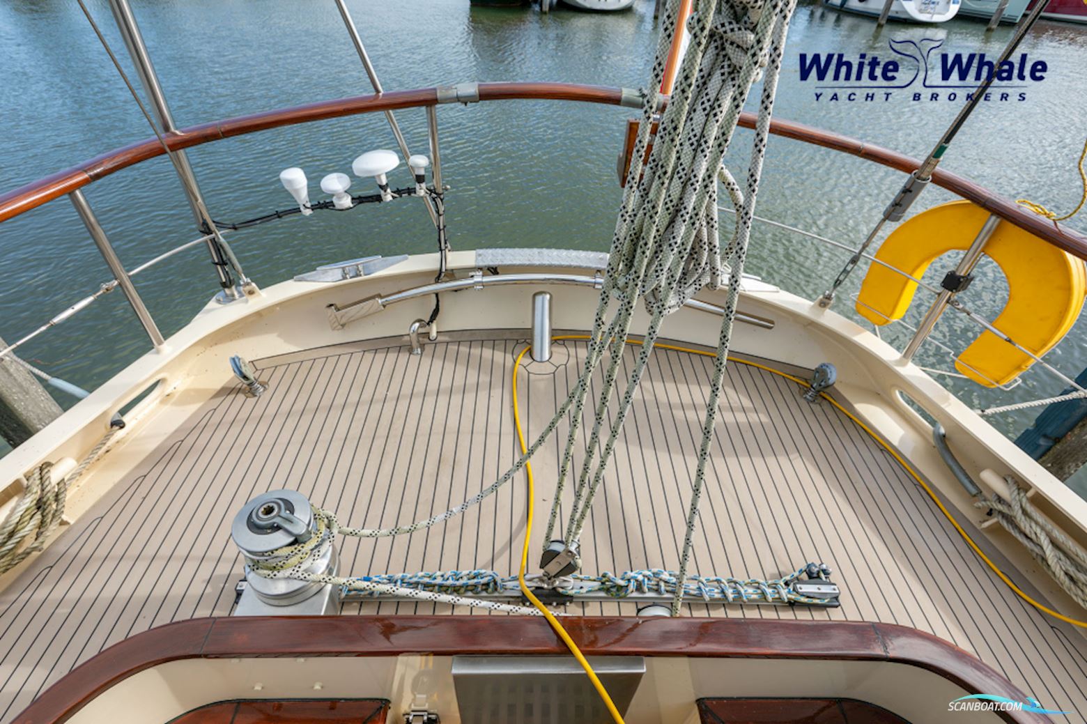 Pieter Beeldsnijder  Stagzeil schoener custom built refit