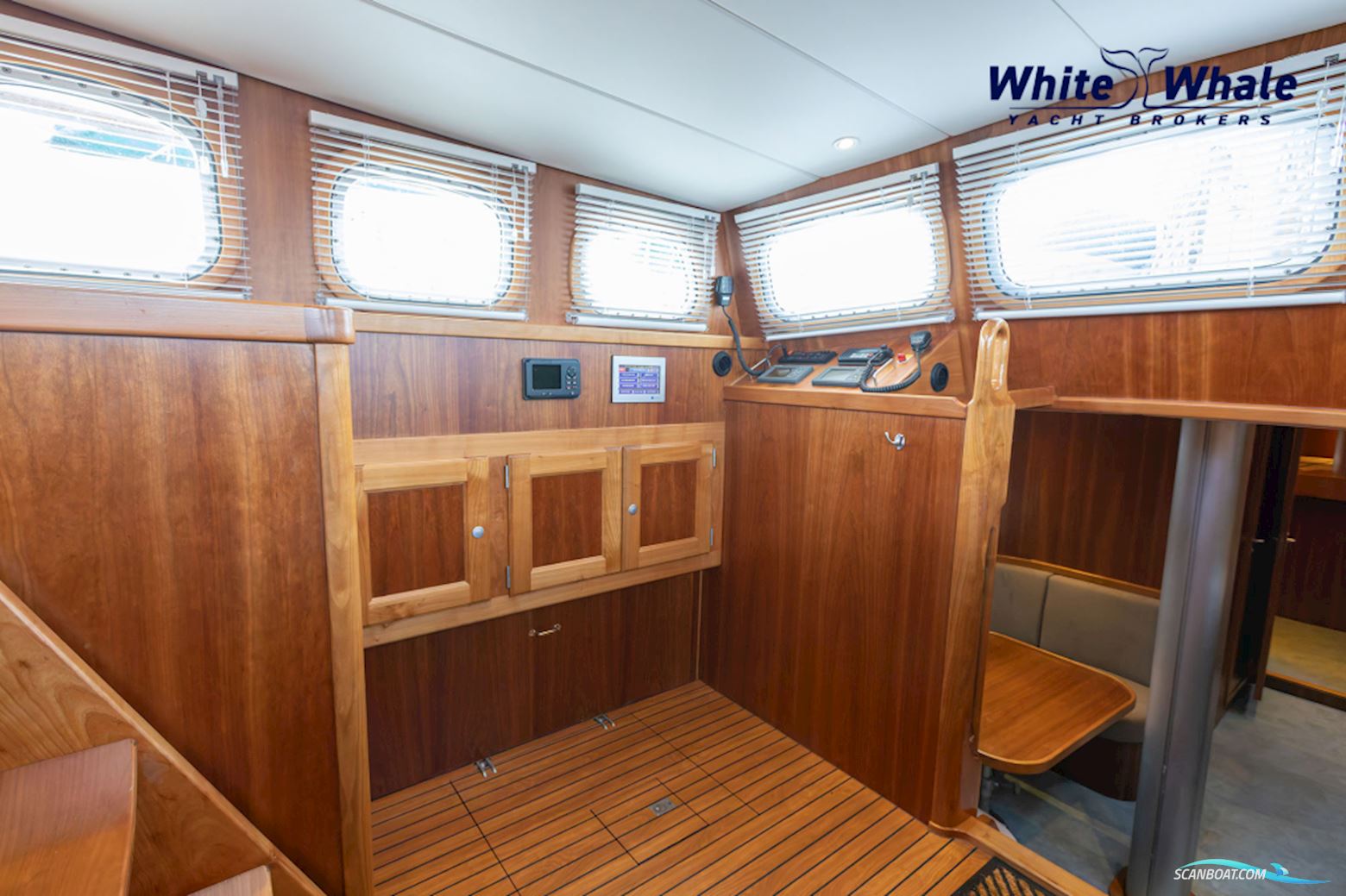 Pieter Beeldsnijder  Stagzeil schoener custom built refit