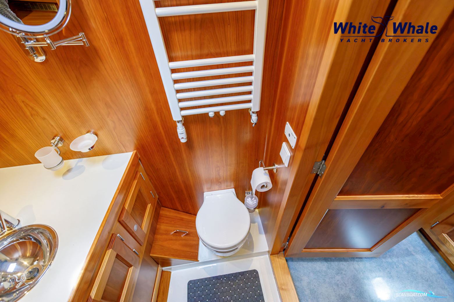 Pieter Beeldsnijder  Stagzeil schoener custom built refit