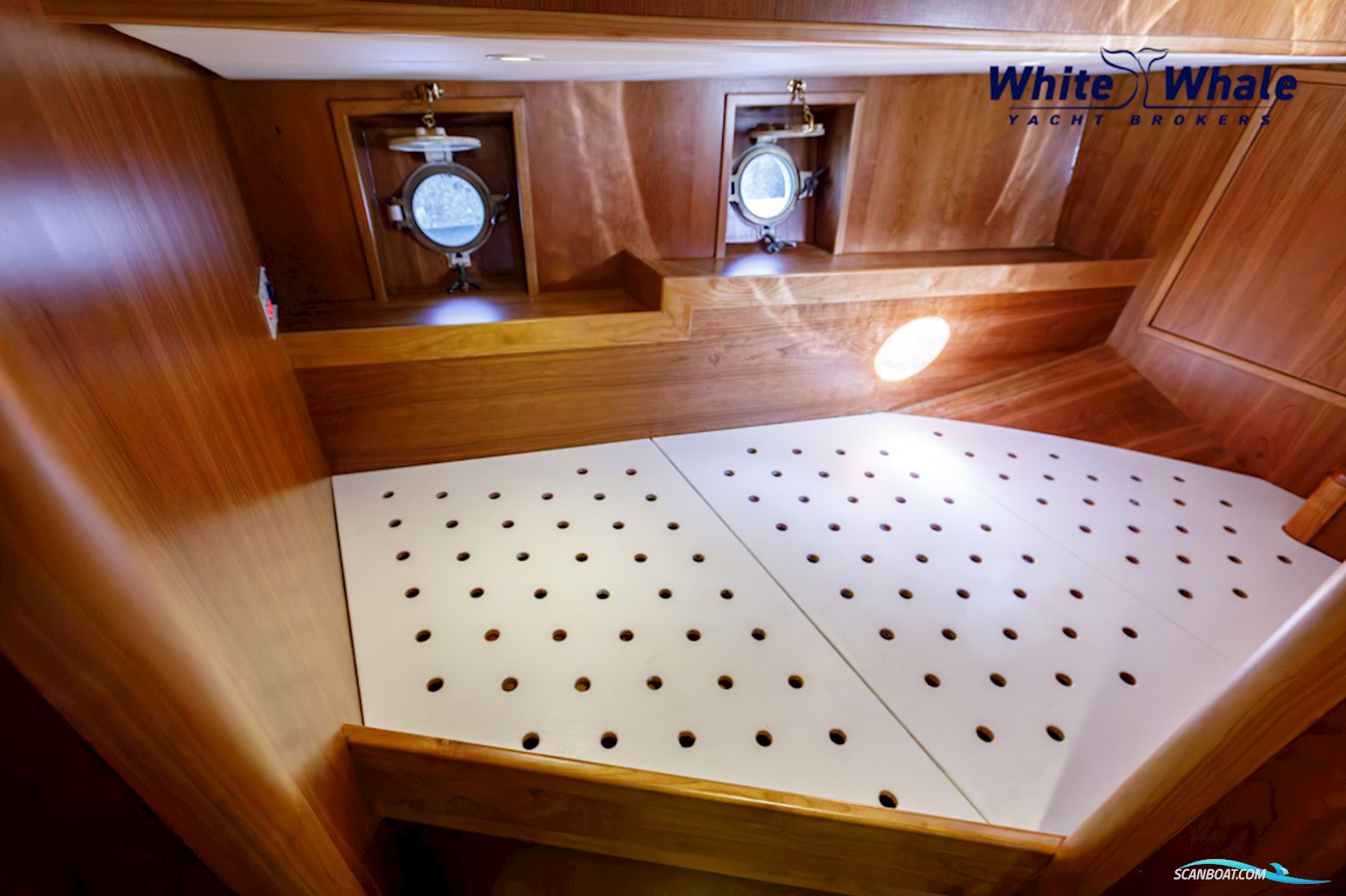 Pieter Beeldsnijder Stagzeil Schoener Custom Built Refit