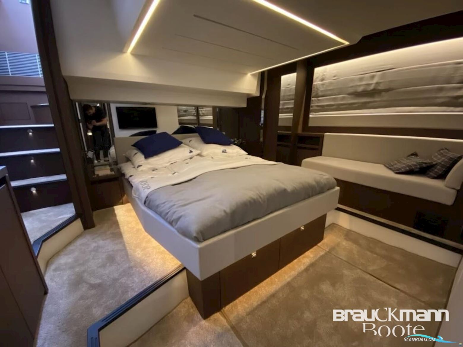 Prestige Yachts 520 S