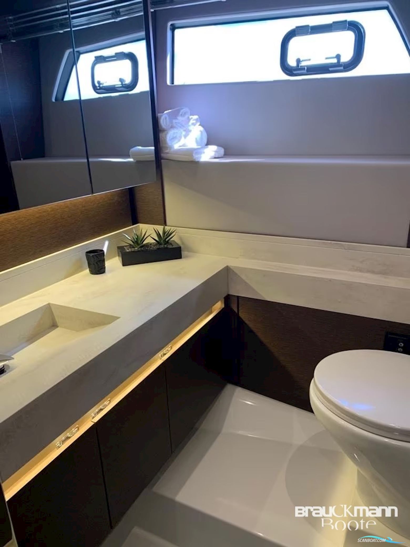 Prestige Yachts 520 S