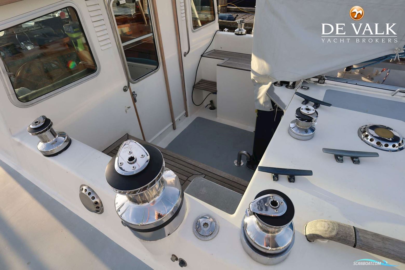 Robert Clark 64 Pilothouse