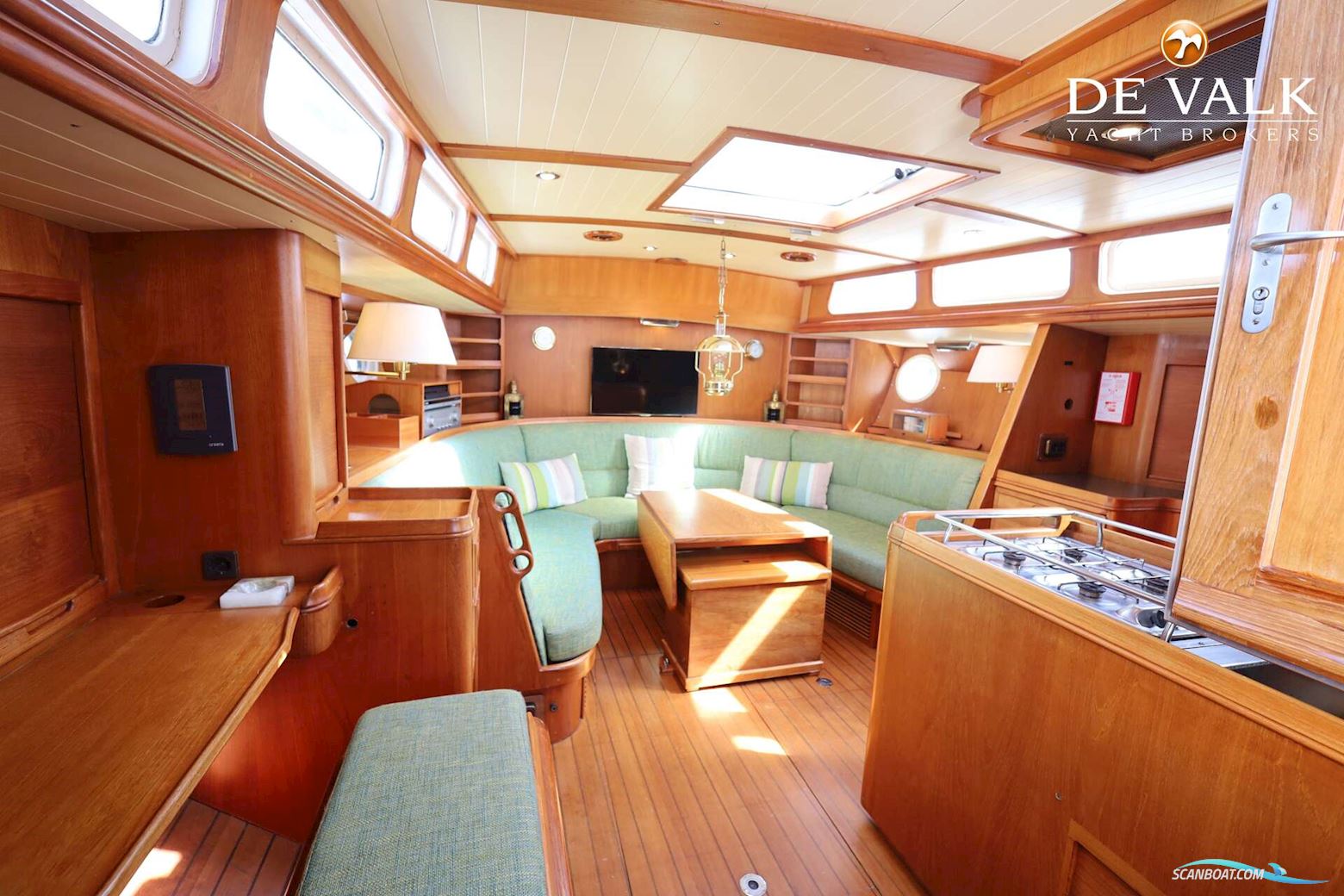 Robert Clark 64 Pilothouse