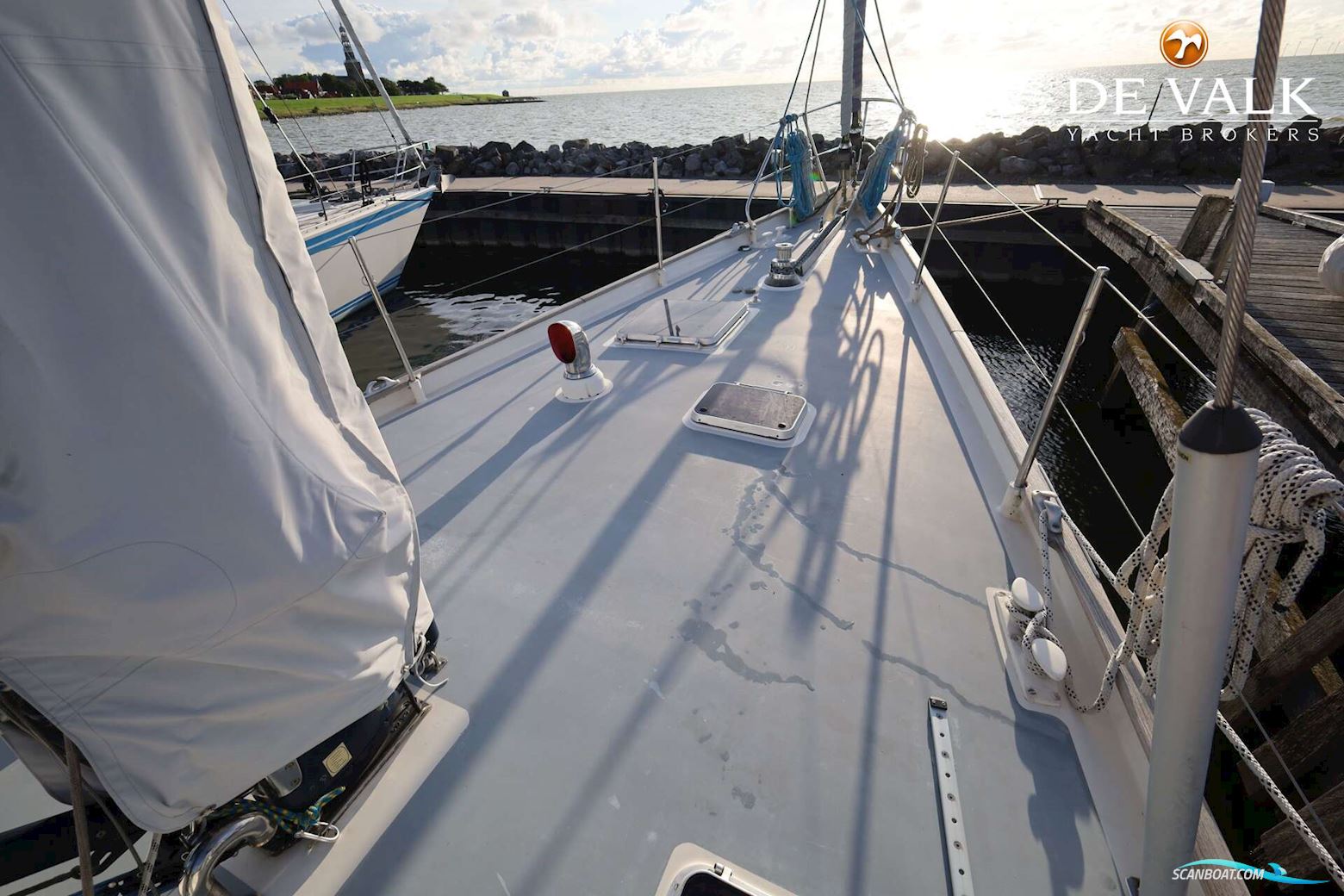 Robert Clark 64 Pilothouse