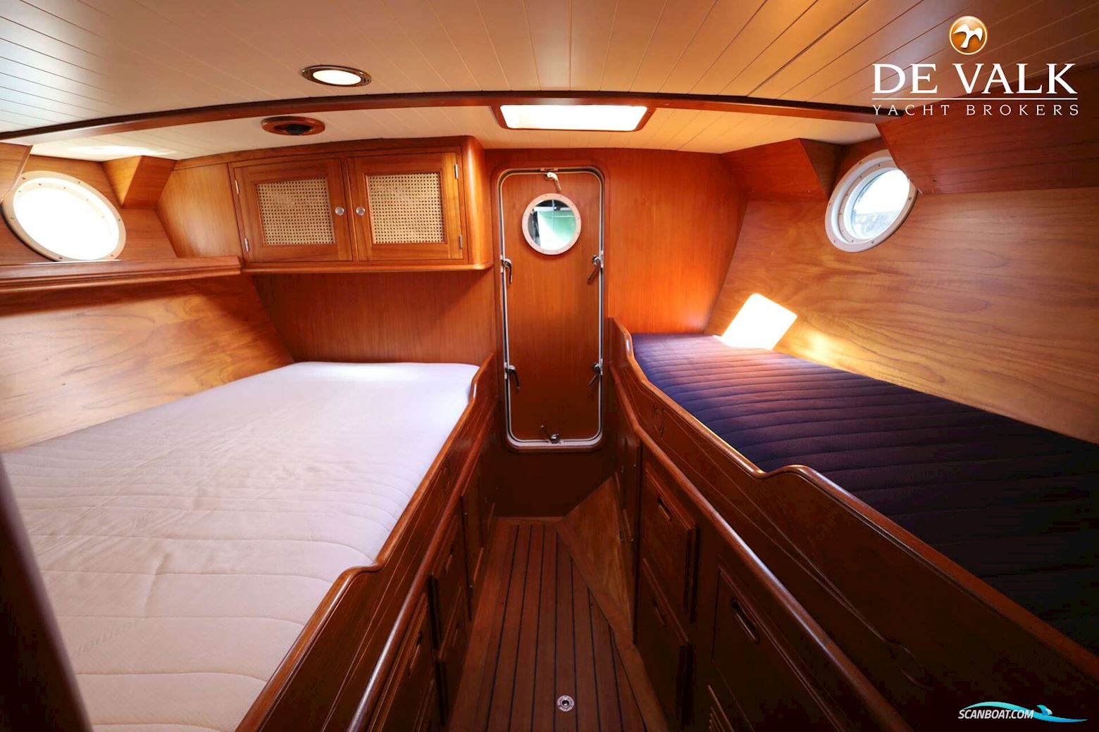 Robert Clark 64 Pilothouse