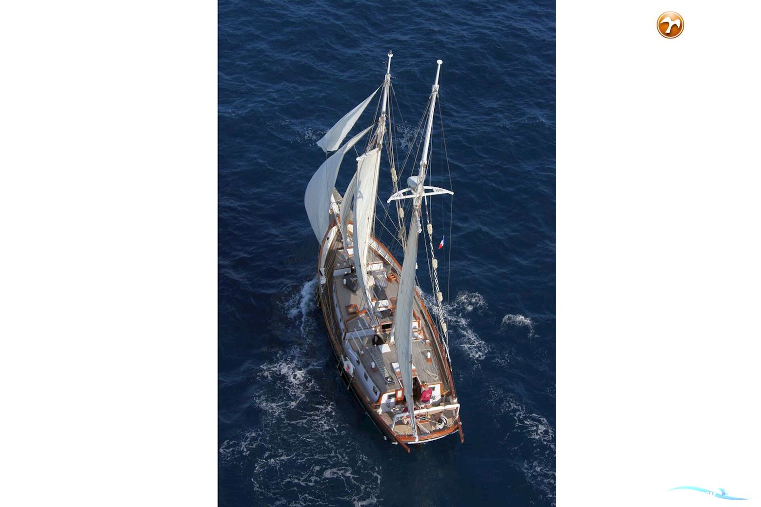 Schooner Sitting Bull 19.80