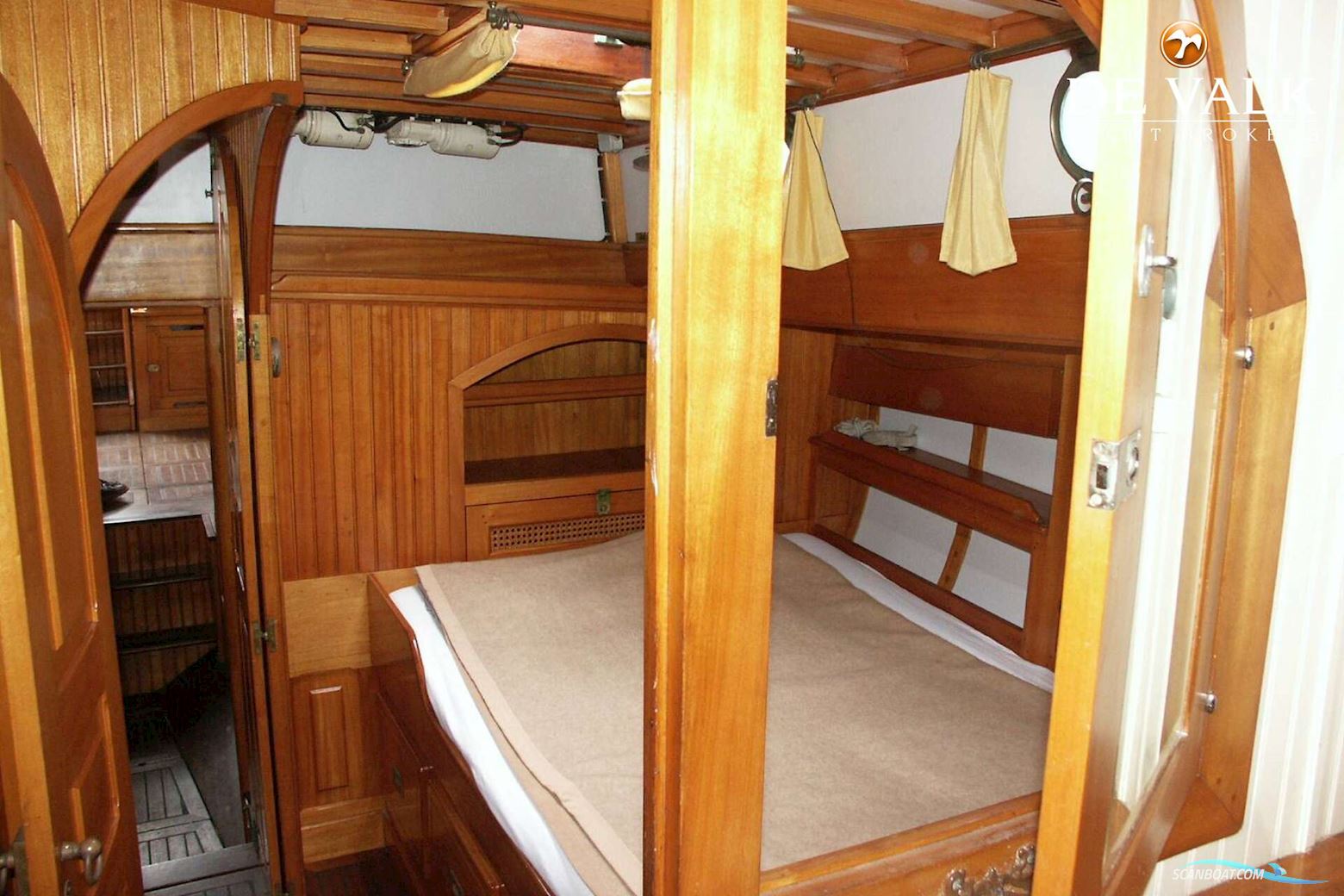 Schooner Sitting Bull 19.80