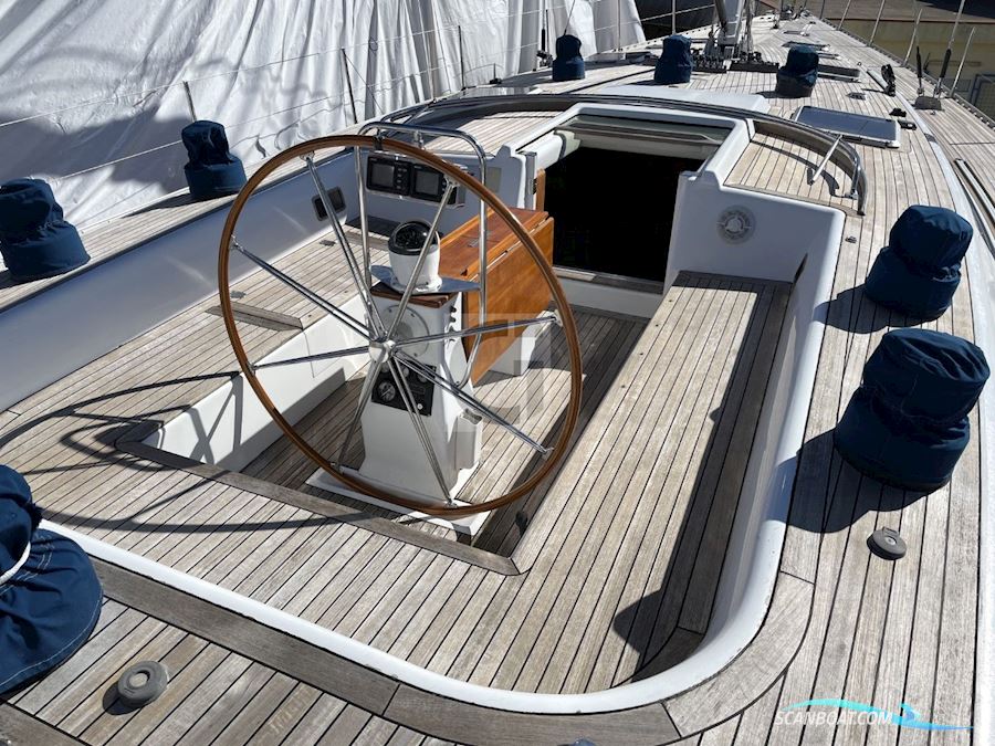 Southern Wind 72
