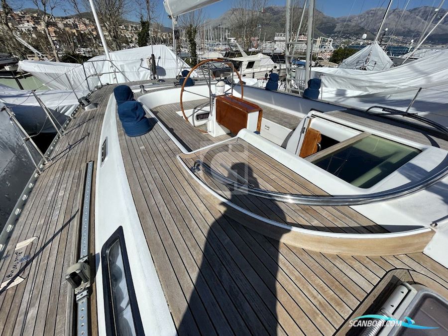 Southern Wind 72