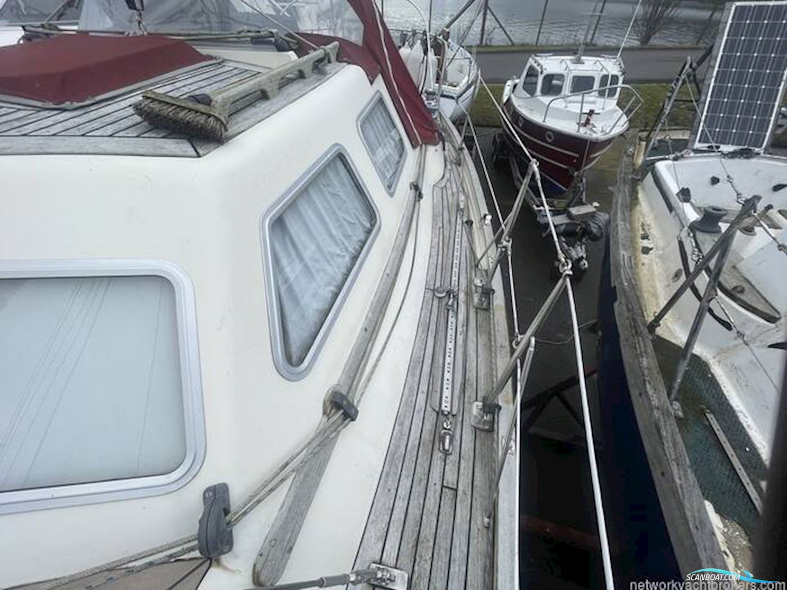 Sovereign 32 Deck Saloon