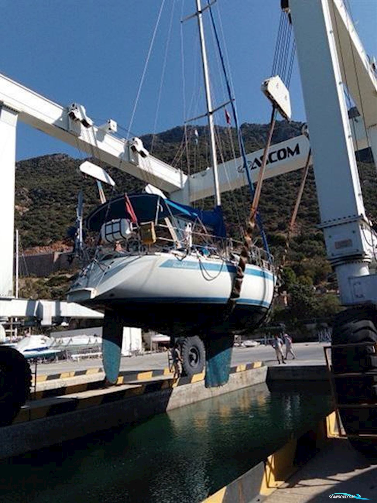 Sweden Yachts 340