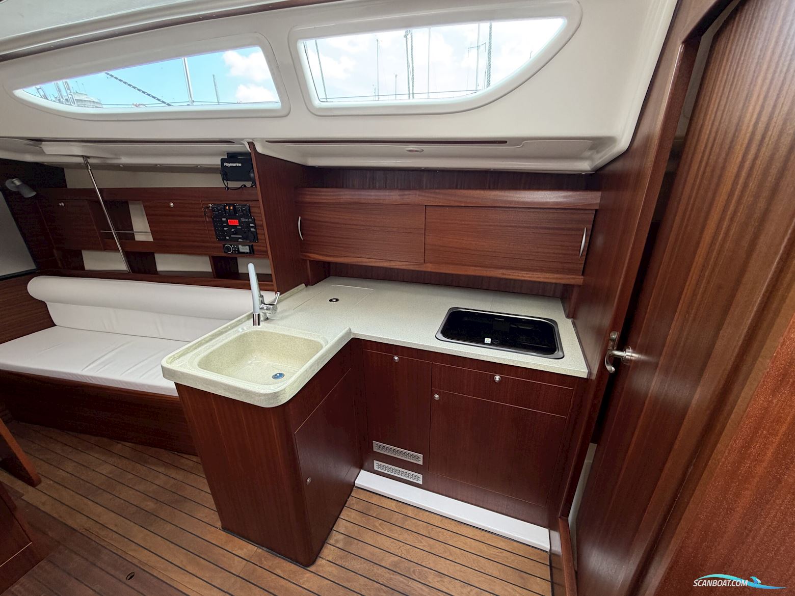 Tango 33 - 3 cabin